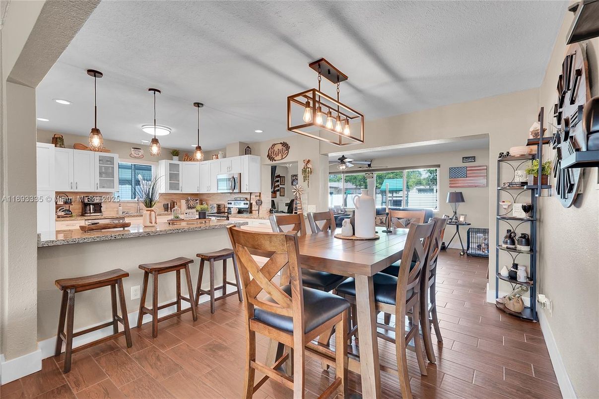 Dining room, Interior, Kitchen, Pendant Lights, Recessed Lighting, Wood Texture Flooring