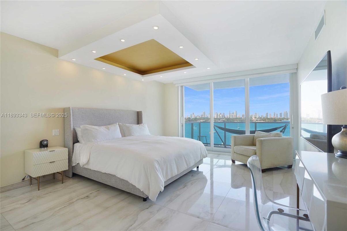 Bedroom, Interior, Marble, Recessed Lighting, Water