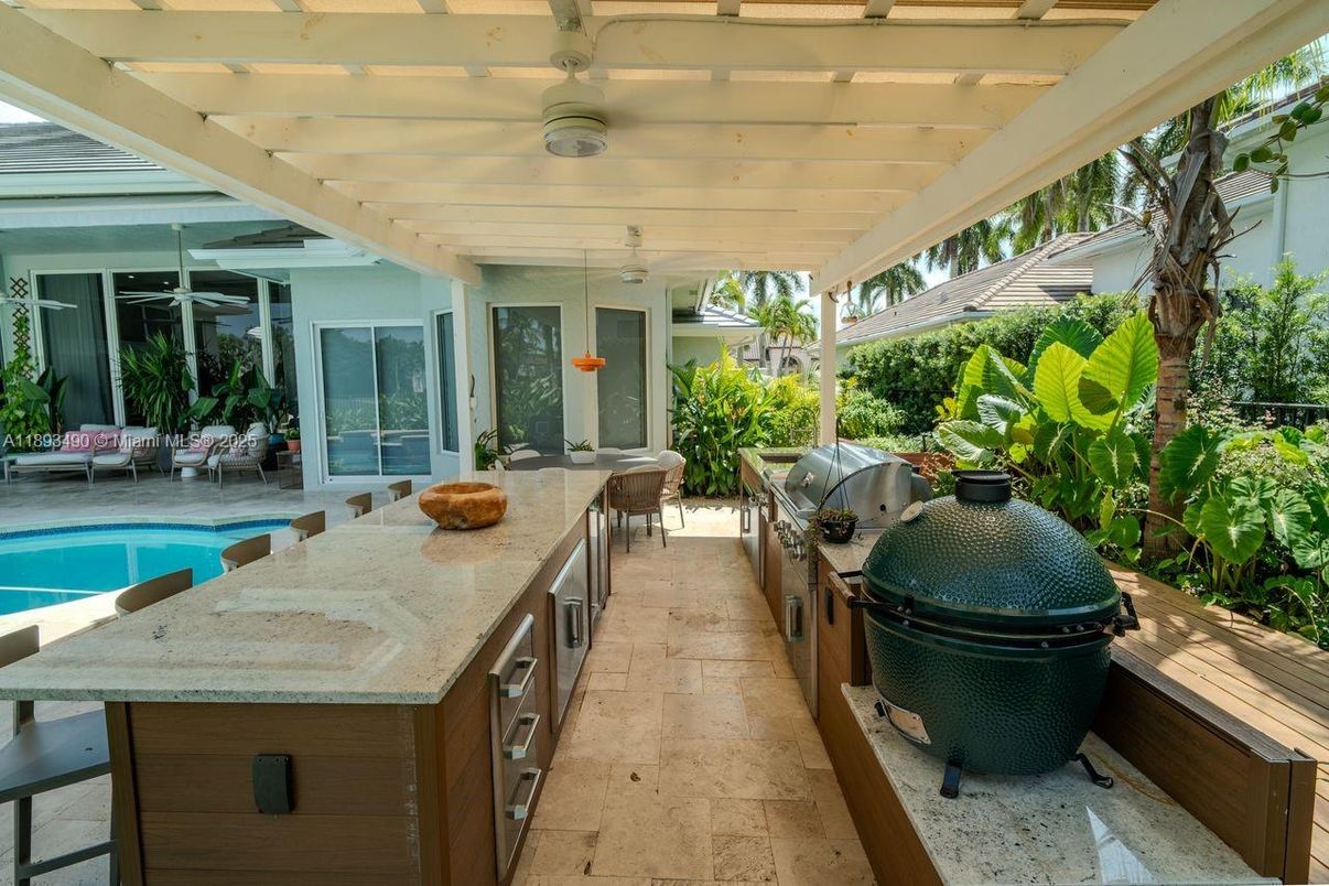 Exterior, Outdoor Kitchen