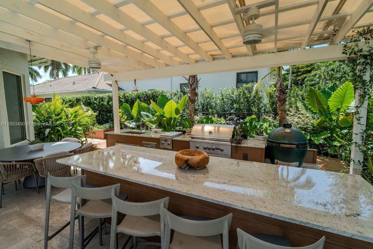 Exterior, Outdoor Kitchen