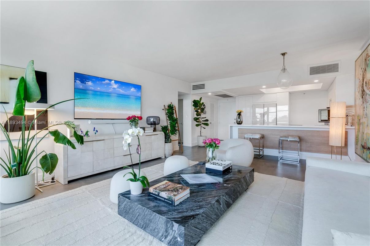 Interior, Kitchen, Living room, Pendant Lights, Recessed Lighting, Wood Texture Flooring