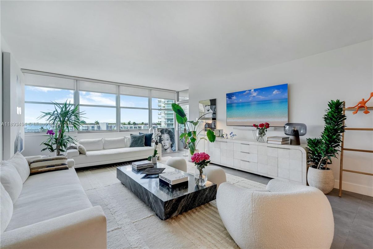 Interior, Living room, Water