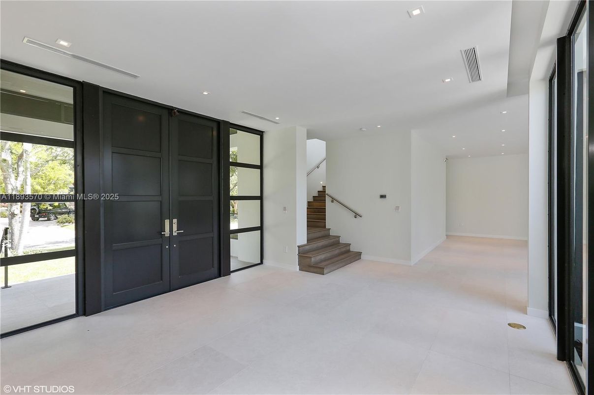 Empty room, Interior, Recessed Lighting
