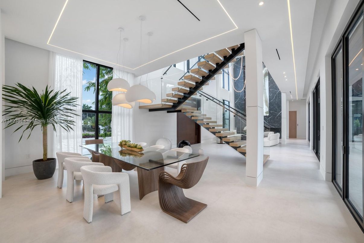 Dining room, Interior, Pendant Lights, Recessed Lighting