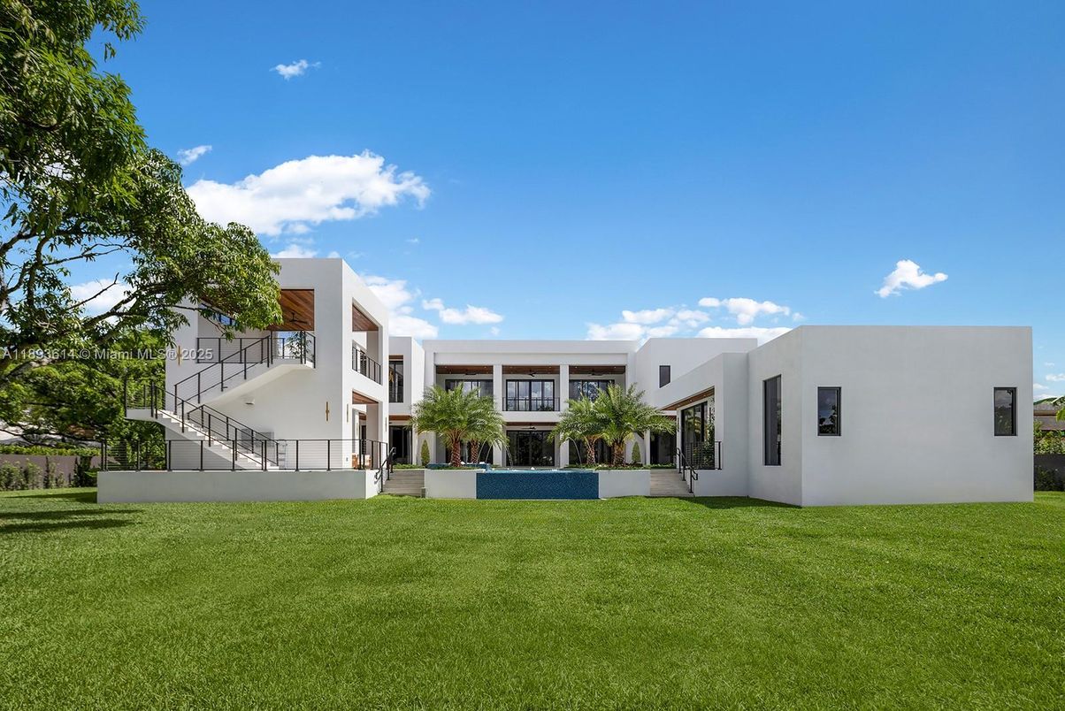 Backyard, Exterior, Facade, Modern