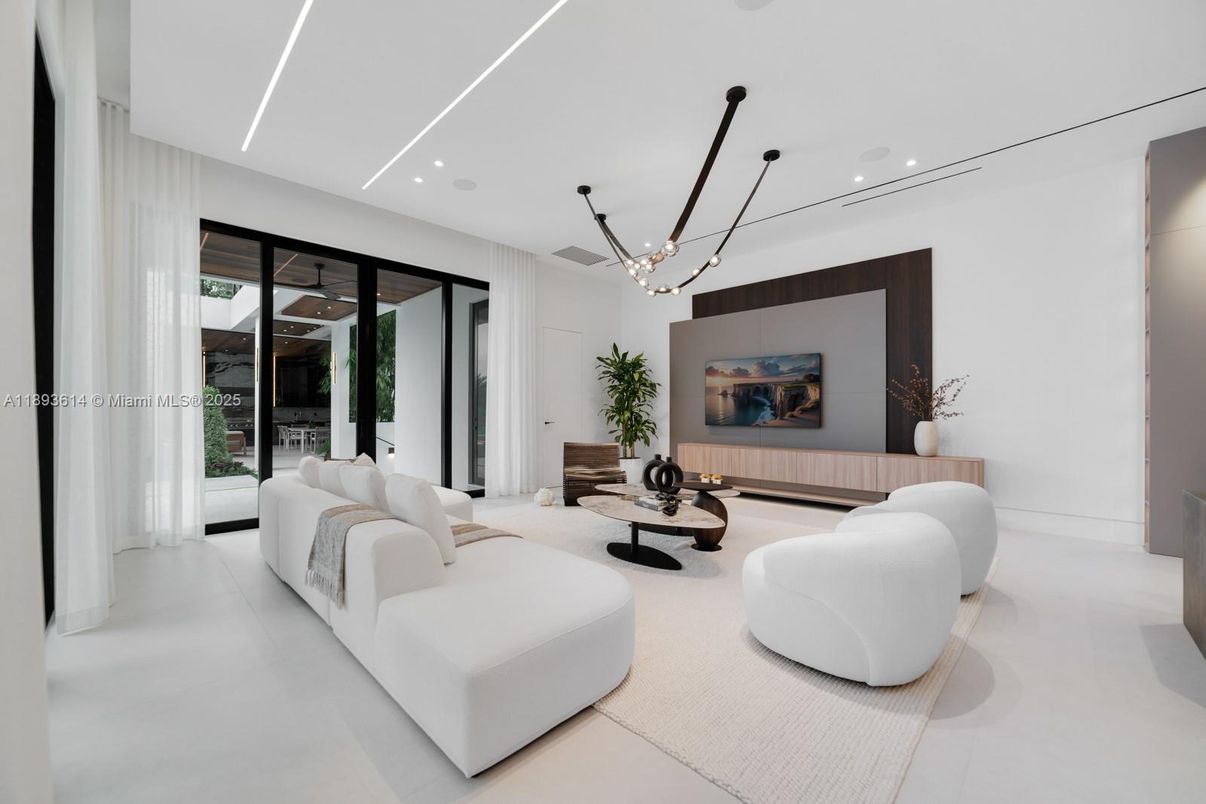 Interior, Living room, Pendant Lights, Recessed Lighting