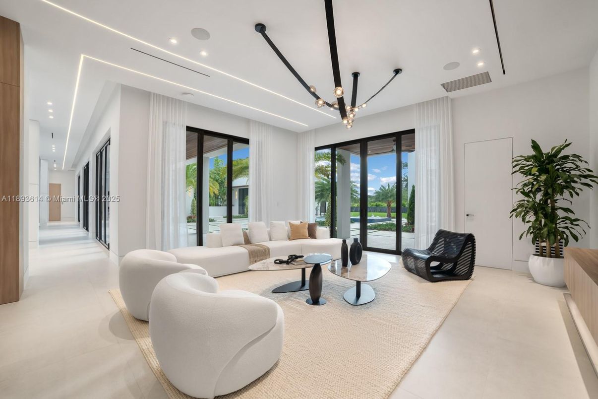 Interior, Living room, Pendant Lights, Recessed Lighting