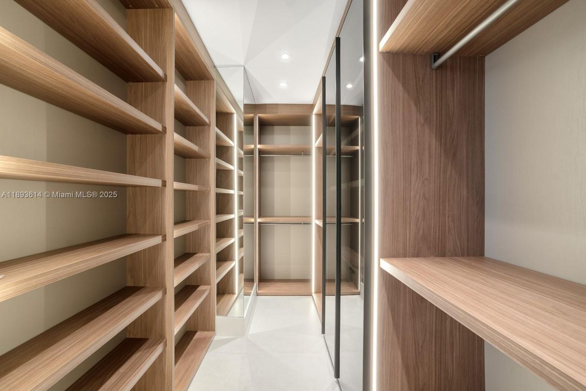 Interior, Walk-in Closets