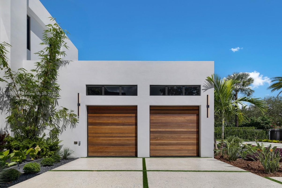 Attached, Exterior, Facade, Modern