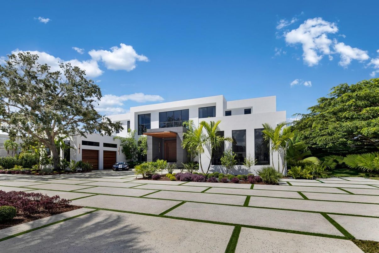 Attached, Exterior, Facade, Modern