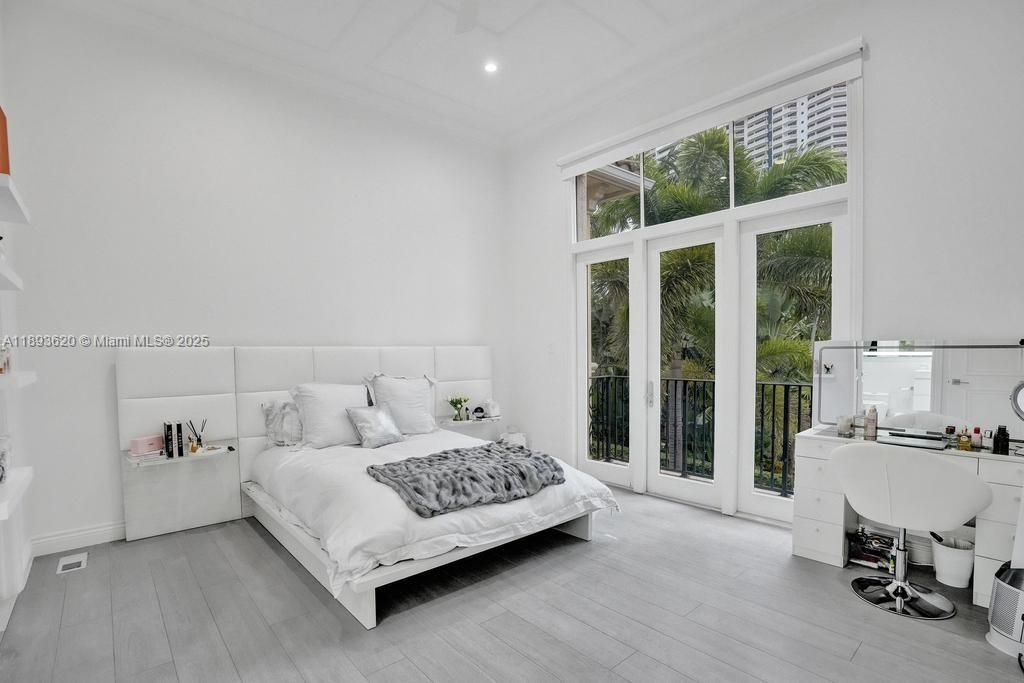 Bedroom, Home Office, Interior, Recessed Lighting, Wood Texture Flooring