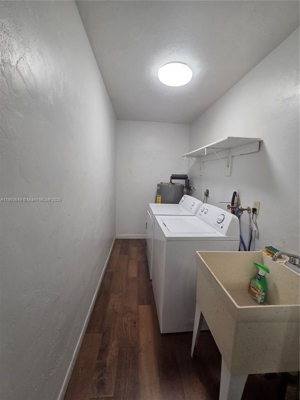 Interior, Washer, Wood Texture Flooring