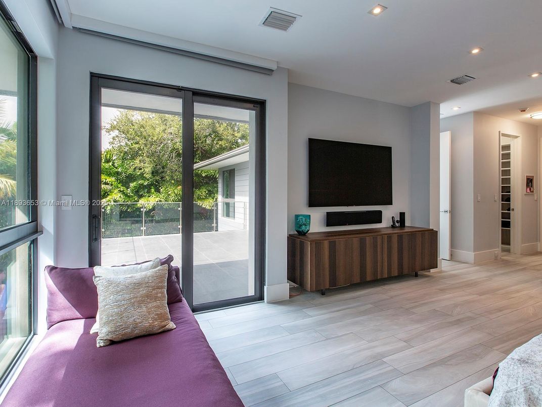 Interior, Recessed Lighting, Wood Texture Flooring