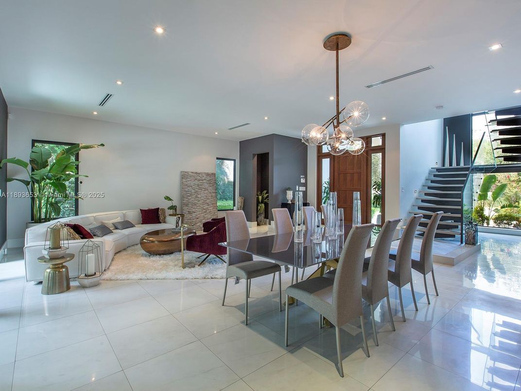 Dining room, Interior, Living room, Pendant Lights, Recessed Lighting