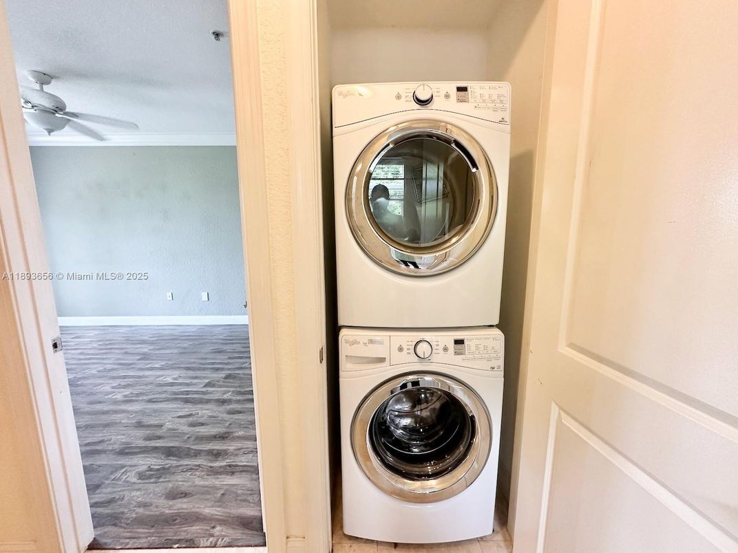 Interior, Utility Closets, Washer, Wood Texture Flooring