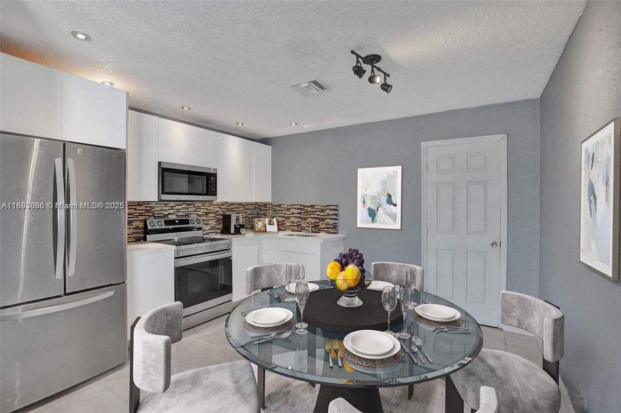 Dining room, Interior, Kitchen, Recessed Lighting, Stainless Steel Appliances