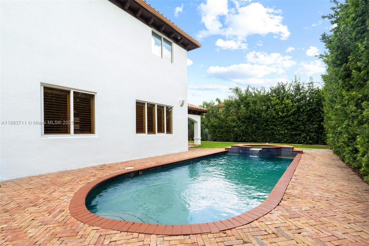 Exterior, Pool