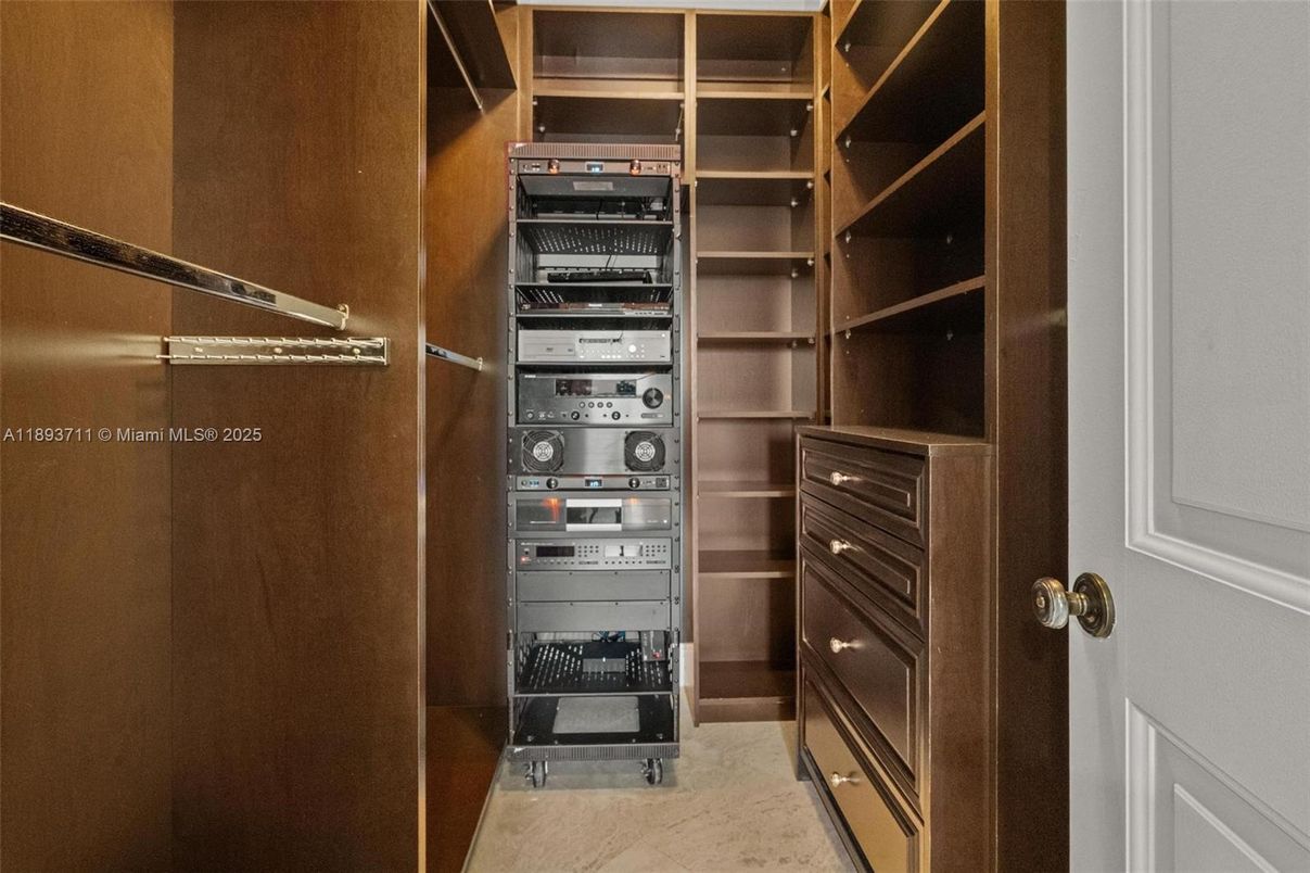 Interior, Walk-in Closets