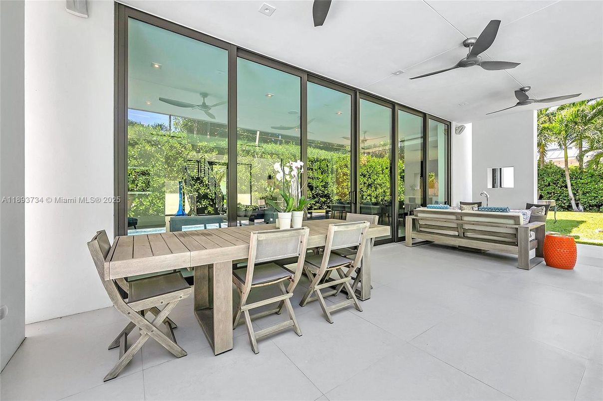 Dining room, Interior, Recessed Lighting