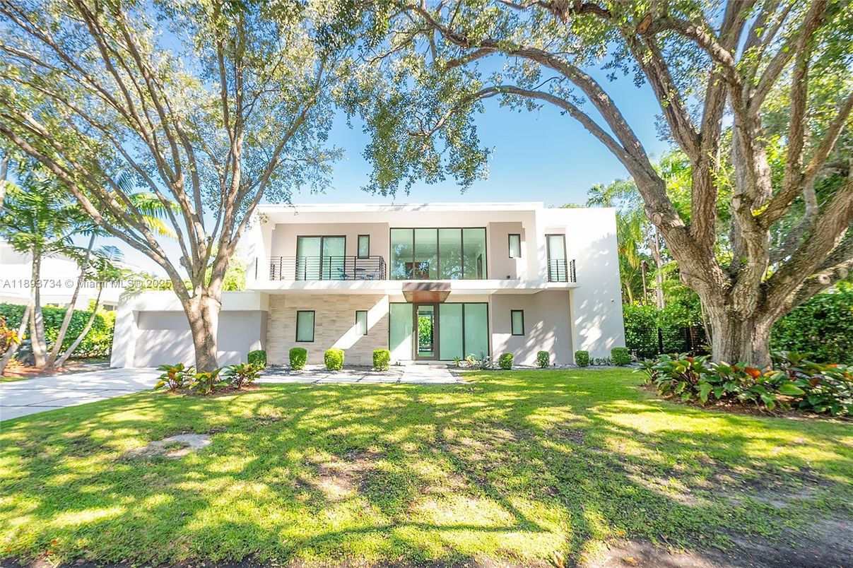 Backyard, Exterior, Facade, Modern