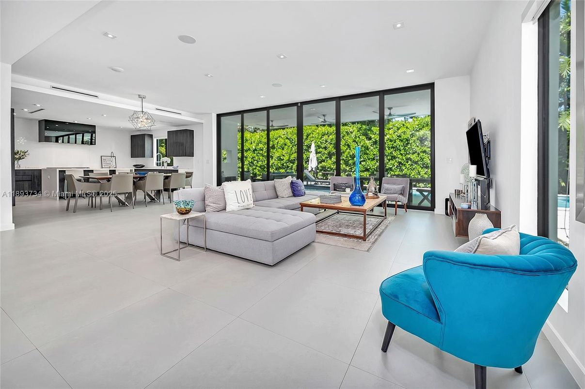 Chandelier, Dining room, Interior, Kitchen, Living room, Recessed Lighting