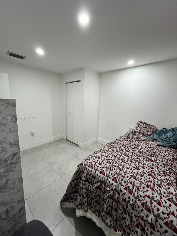 Bedroom, Interior, Marble, Recessed Lighting