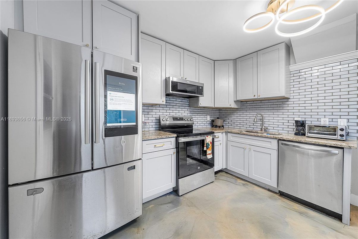 Interior, Kitchen, Pendant Lights, Stainless Steel Appliances