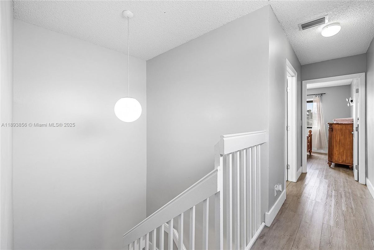 Interior, Pendant Lights, Wood Texture Flooring
