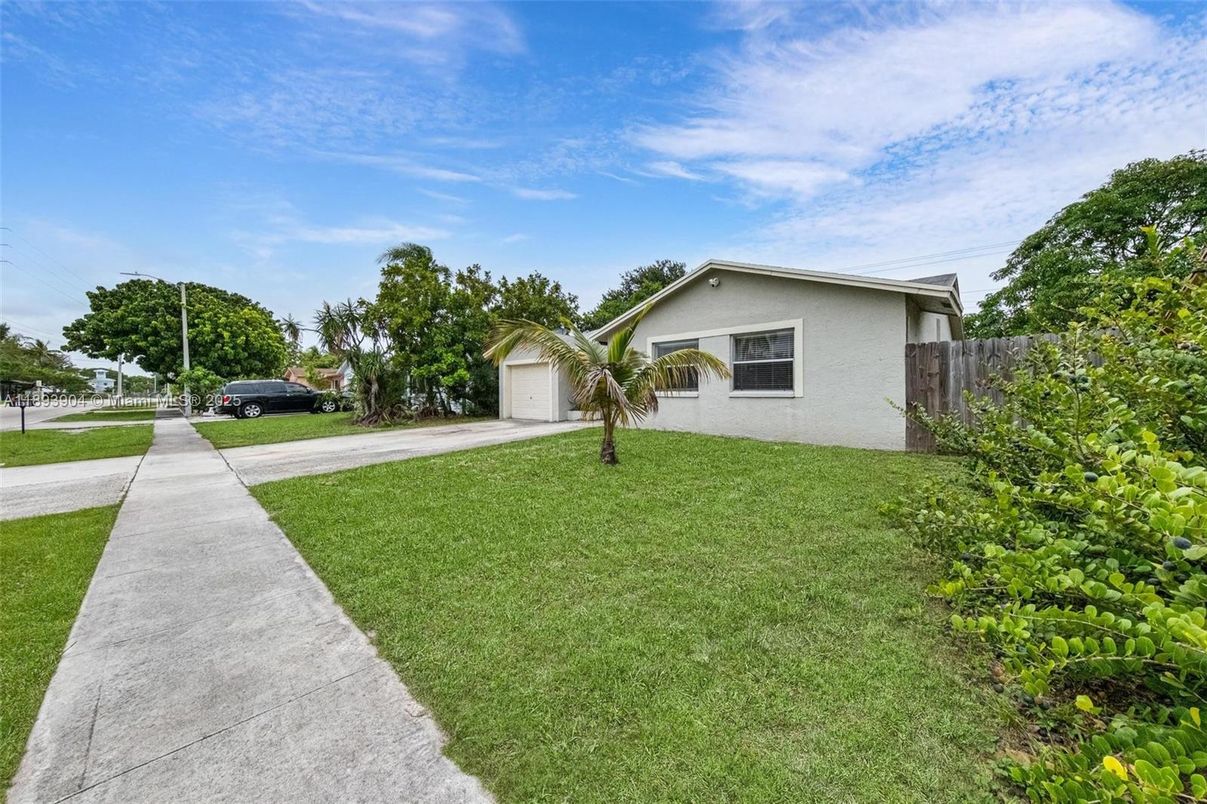 Backyard, Detached Garage, Exterior