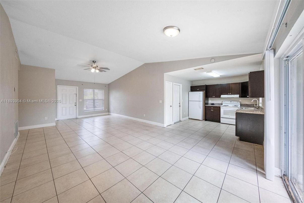 Empty room, Interior, Kitchen