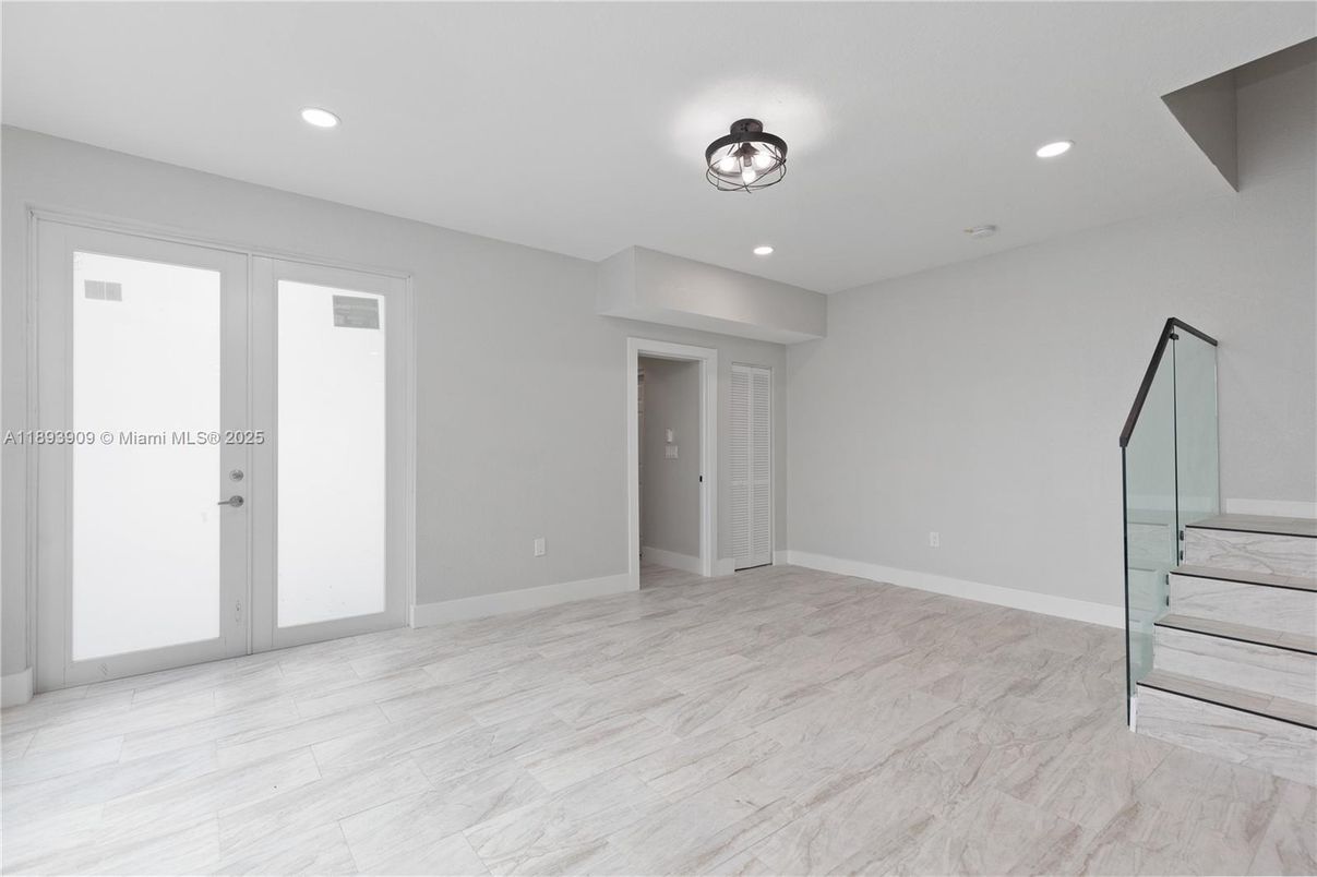 Empty room, Interior, Marble, Recessed Lighting