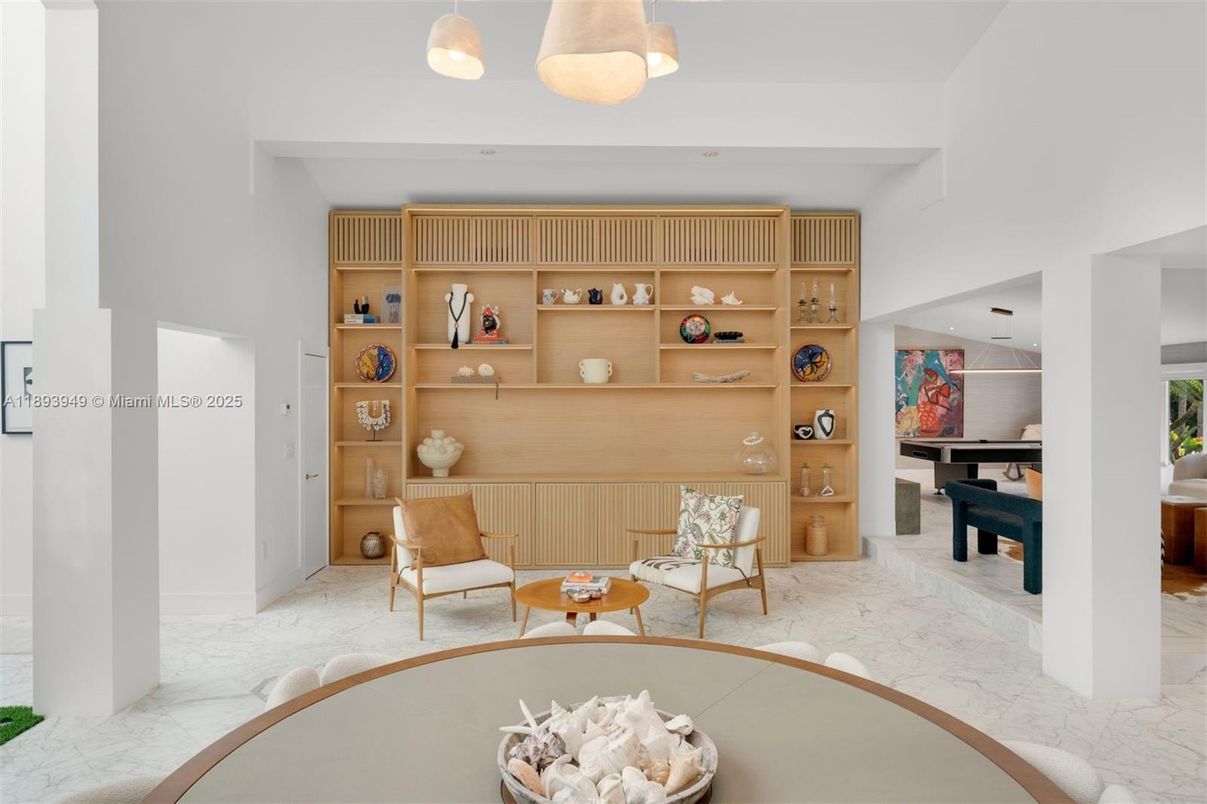 Dining room, Interior, Living room, Marble, Pendant Lights, Piano