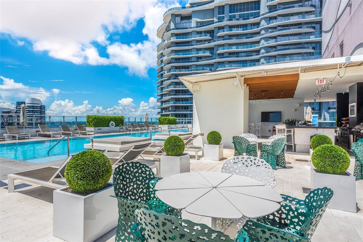 Exterior, Pool