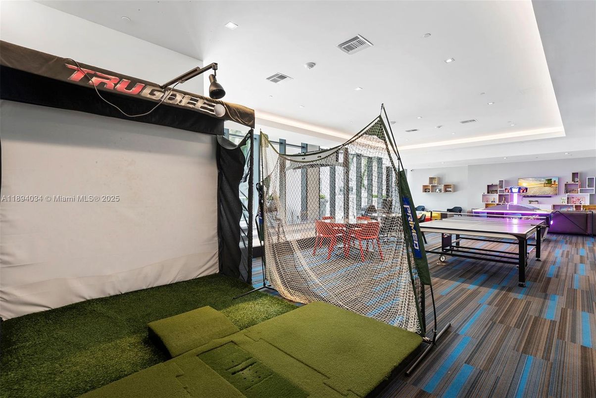 Game Room, Interior, Recessed Lighting
