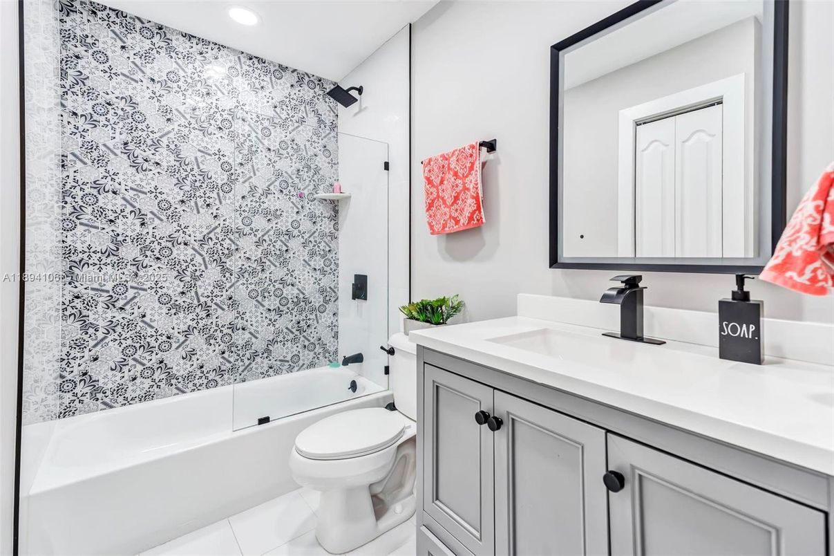 Bathroom, Interior, Recessed Lighting