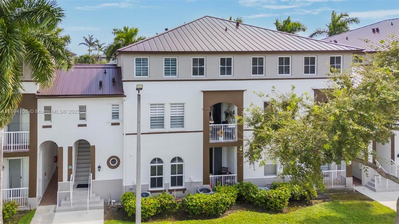 Exterior, Facade, French Provincial