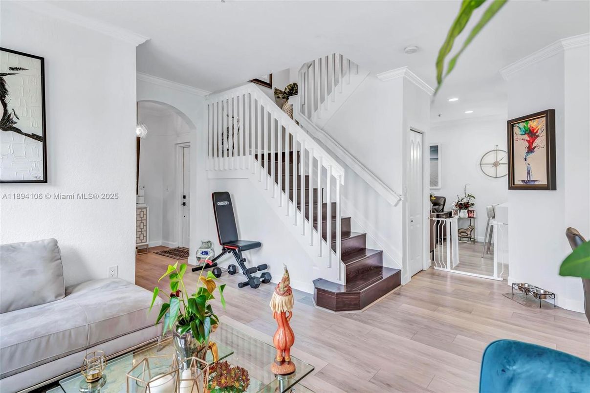 Interior, Recessed Lighting, Wood Texture Flooring