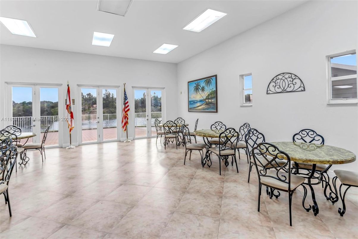 Dining room, Interior
