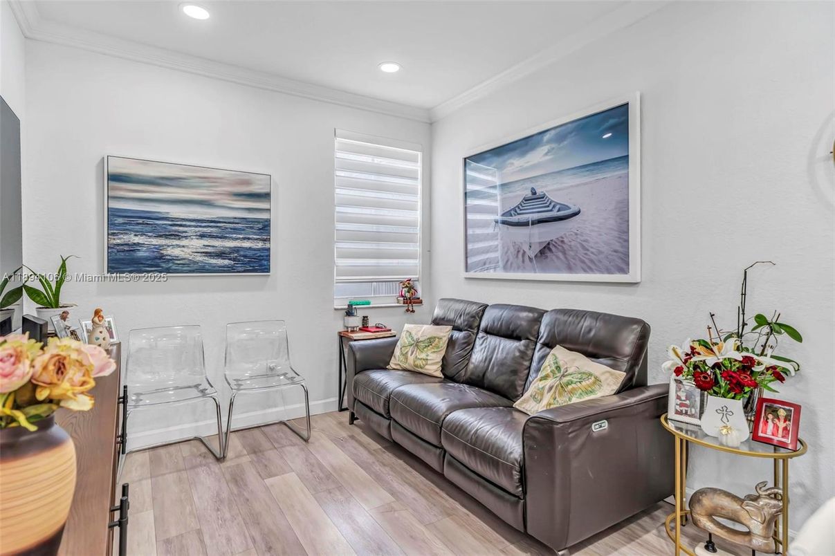 Interior, Recessed Lighting, Wood Texture Flooring