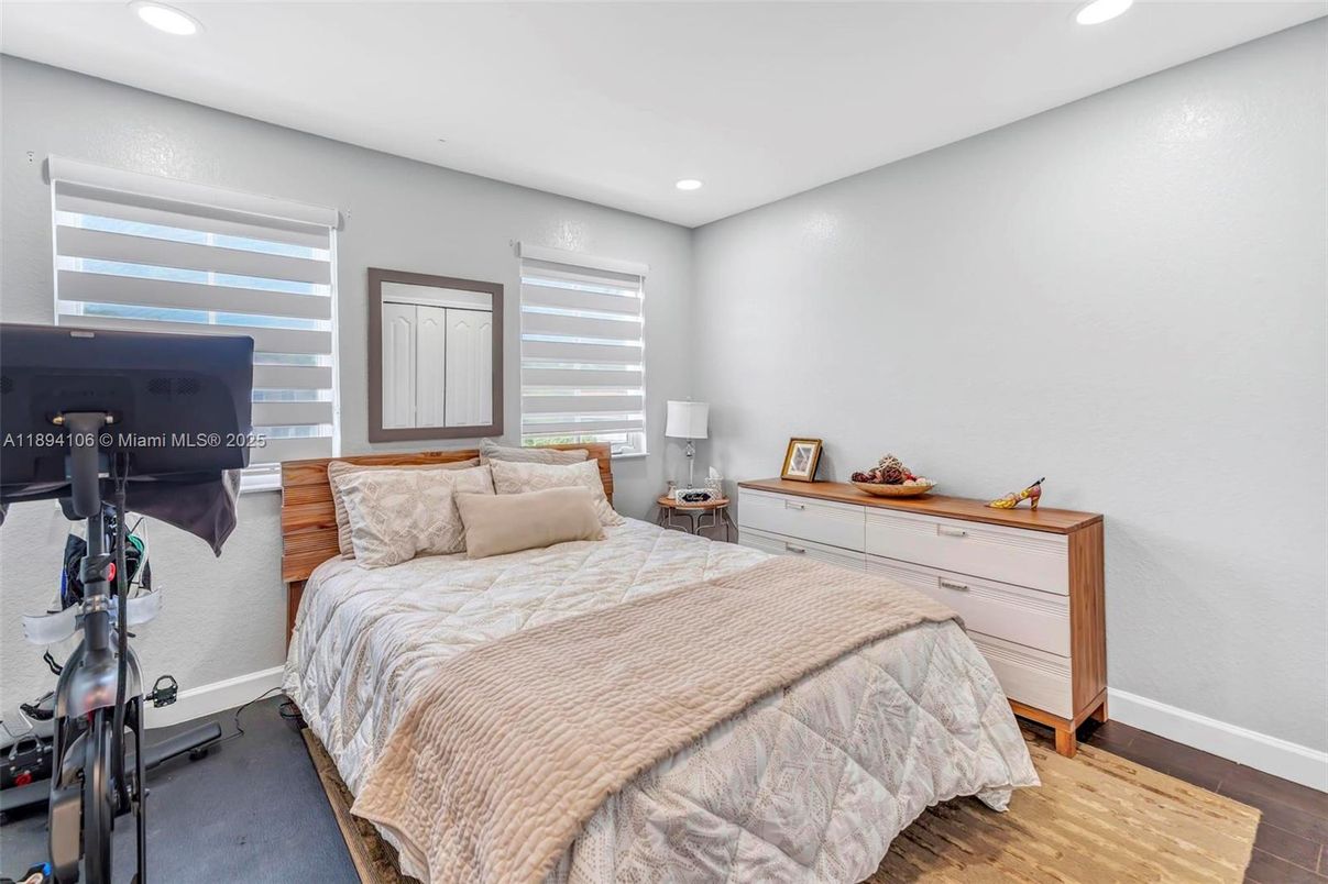 Bedroom, Fitness Equipment, Interior, Recessed Lighting, Wood Texture Flooring