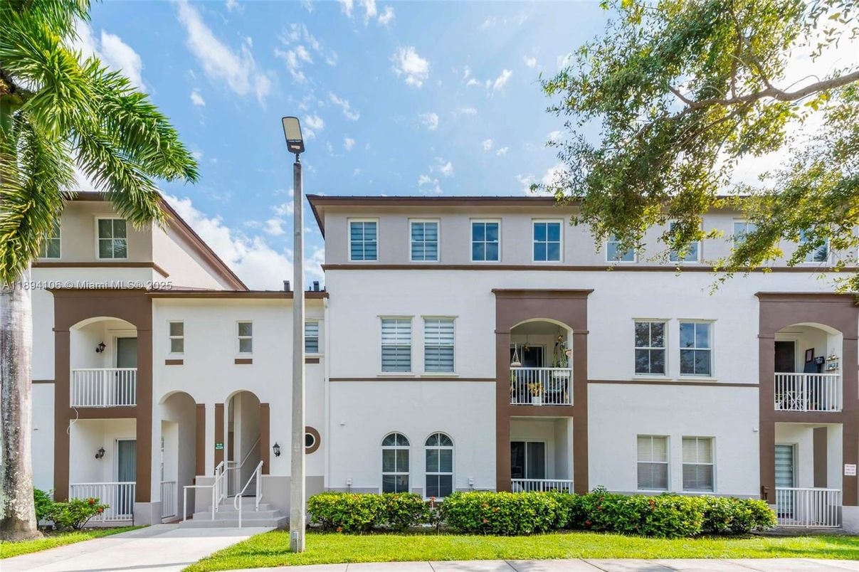 Exterior, Facade, French Provincial