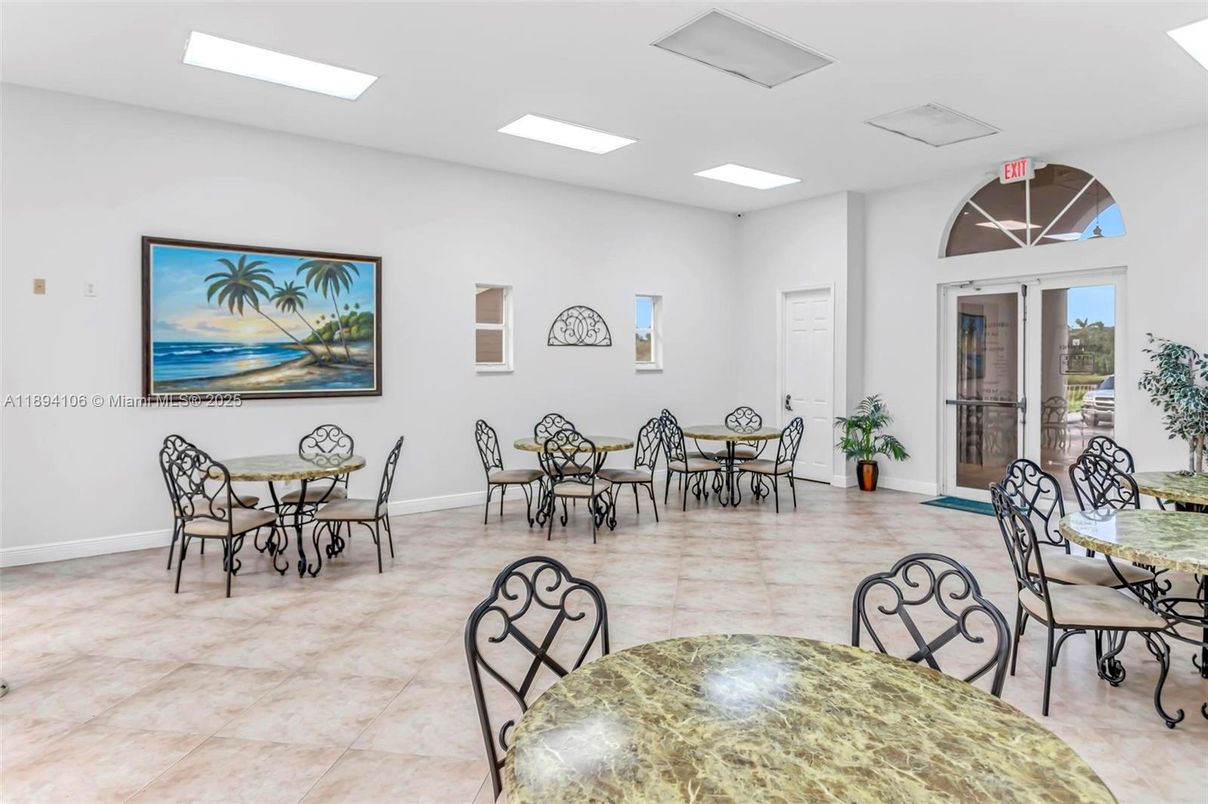 Dining room, Interior, Recessed Lighting