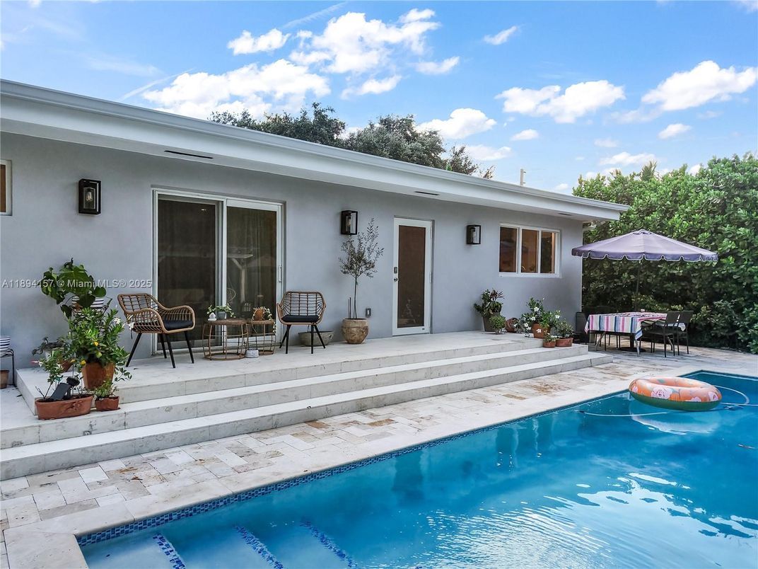 Exterior, Pool