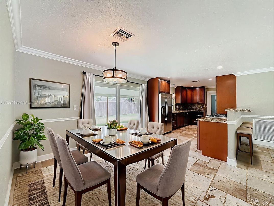 Dining room, Interior, Kitchen, Pendant Lights, Recessed Lighting, Stainless Steel Appliances
