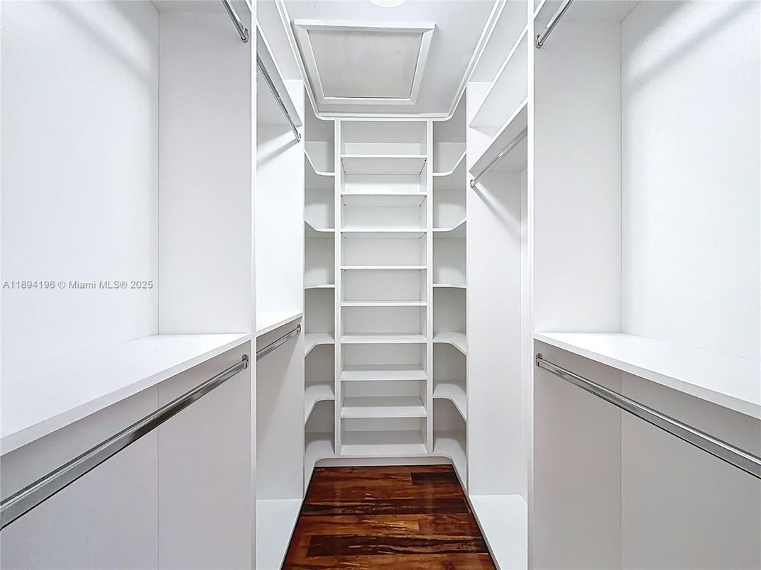 Interior, Walk-in Closets, Wood Texture Flooring