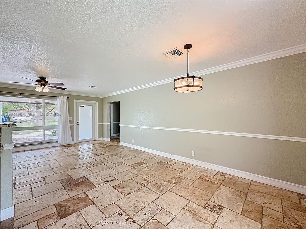 Empty room, Interior, Pendant Lights