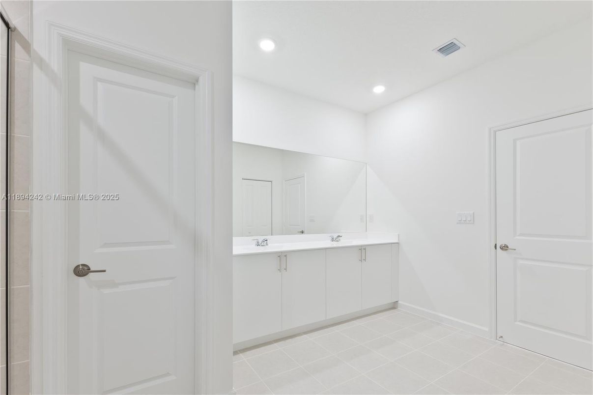 Bathroom, Dual Sink Vanities, Interior, Recessed Lighting