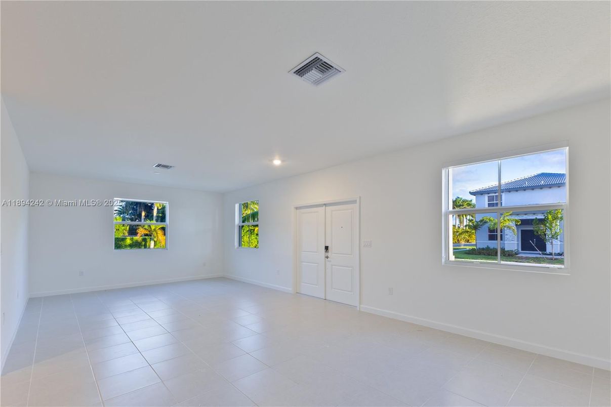 Empty room, Interior, Recessed Lighting