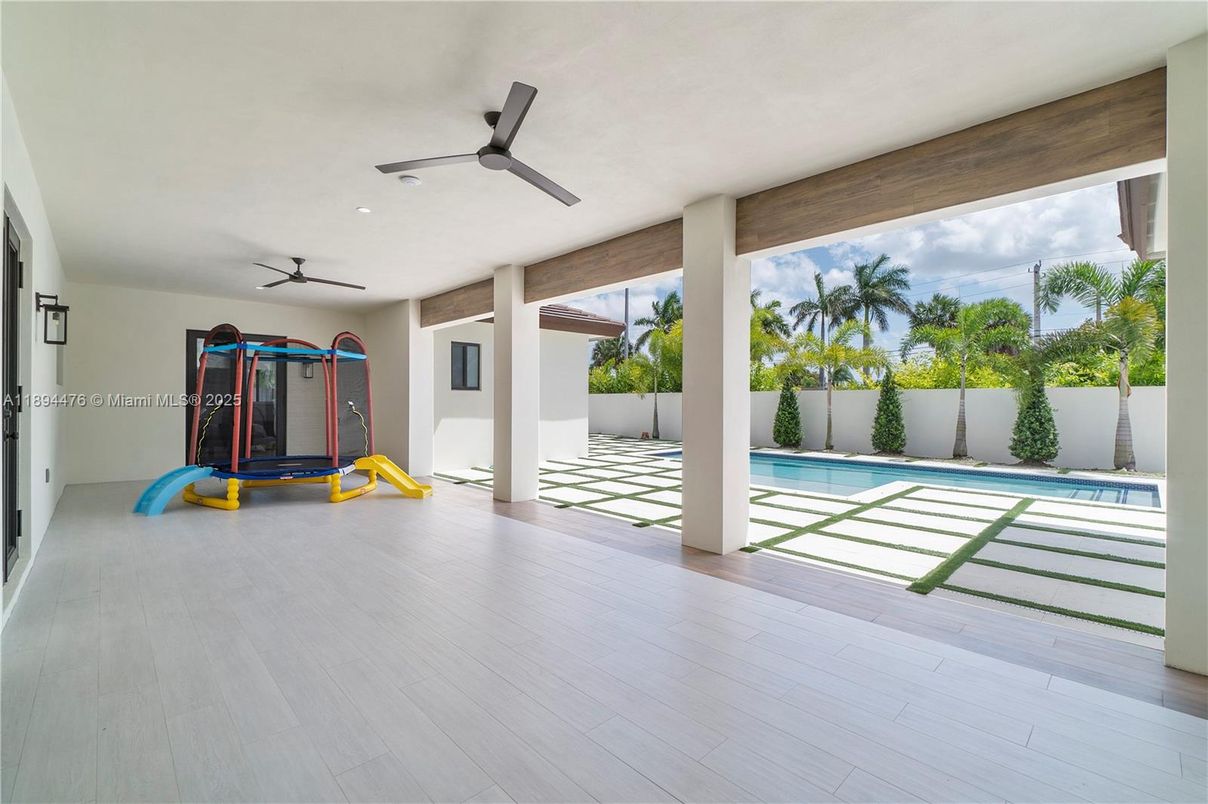 Exterior, Playground, Pool