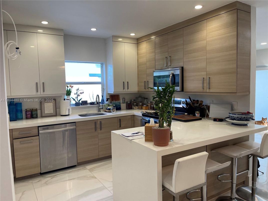 Interior, Kitchen, Living room, Marble, Recessed Lighting